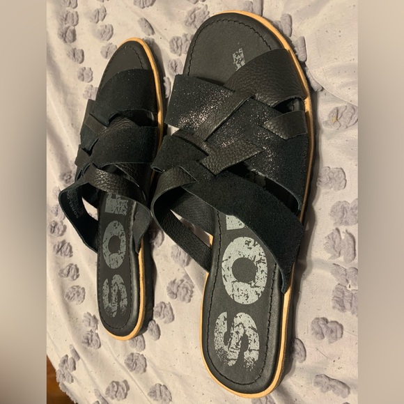 Sorel sandals 🖤 comfy, worn once, shiny/matte straps. Dress up or dress down! - Picture 2 of 3